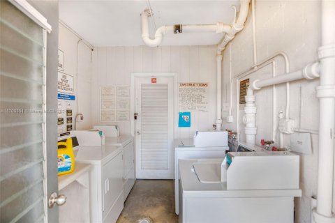 Condo in Miami, Florida, 1 bedroom  № 1696149 - photo 25