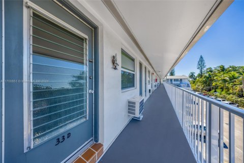 Condo in Miami, Florida, 1 bedroom  № 1696149 - photo 22