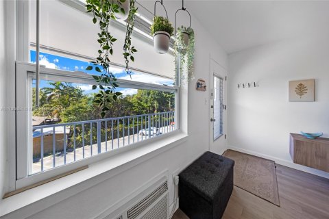 Condo in Miami, Florida, 1 bedroom  № 1696149 - photo 21