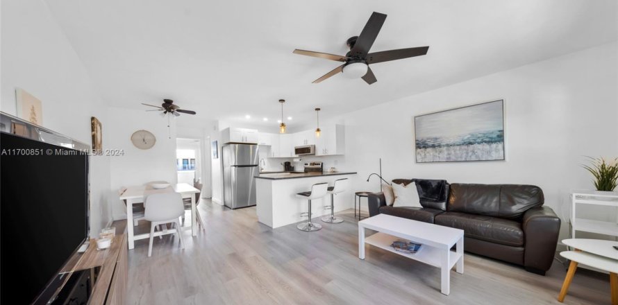 Condo in Miami, Florida, 1 bedroom  № 1696149
