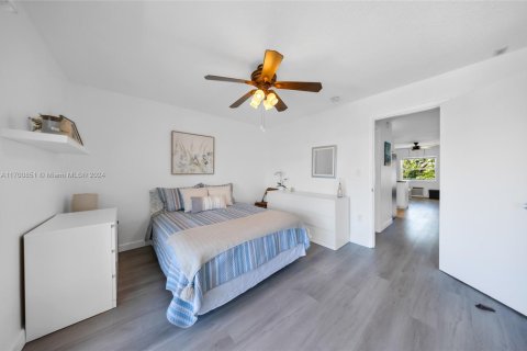 Condo in Miami, Florida, 1 bedroom  № 1696149 - photo 15
