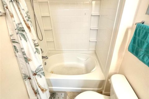 Condo in Seminole, Florida, 2 bedrooms  № 2155997 - photo 25