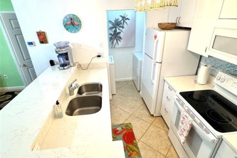 Condo in Seminole, Florida, 2 bedrooms  № 2155997 - photo 14