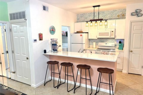 Condo in Seminole, Florida, 2 bedrooms  № 2155997 - photo 13