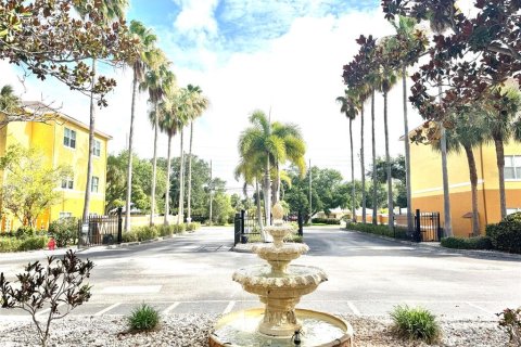 Condo in Seminole, Florida, 2 bedrooms  № 2155997 - photo 3