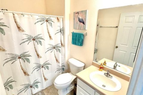 Condo in Seminole, Florida, 2 bedrooms  № 2155997 - photo 24