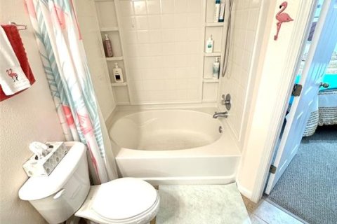 Condo in Seminole, Florida, 2 bedrooms  № 2155997 - photo 18