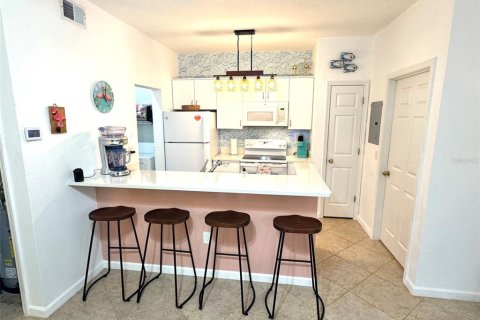Condo in Seminole, Florida, 2 bedrooms  № 2155997 - photo 8