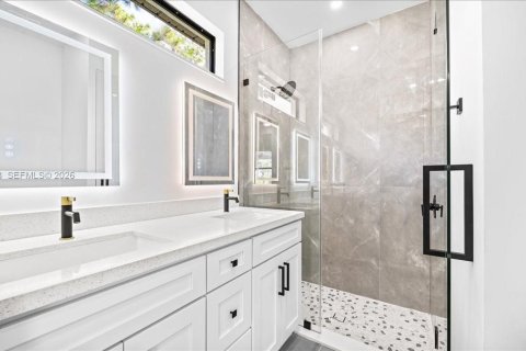 House in Cape Coral, Florida 3 bedrooms, 128.86 sq.m. № 2043200 - photo 8