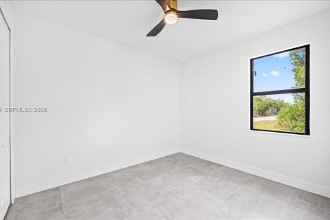 House in Cape Coral, Florida 3 bedrooms, 128.86 sq.m. № 2043200 - photo 12