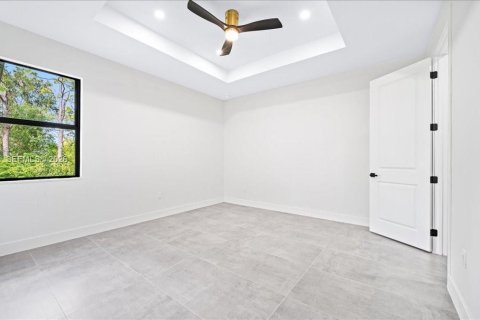 House in Cape Coral, Florida 3 bedrooms, 128.86 sq.m. № 2043200 - photo 13