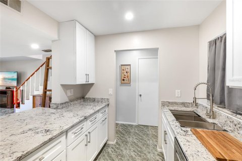 Touwnhouse à vendre à Sarasota, Floride: 2 chambres, 124.77 m2 № 1899268 - photo 3