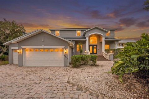 House in Saint Petersburg, Florida 4 bedrooms, 269.79 sq.m. № 2359099