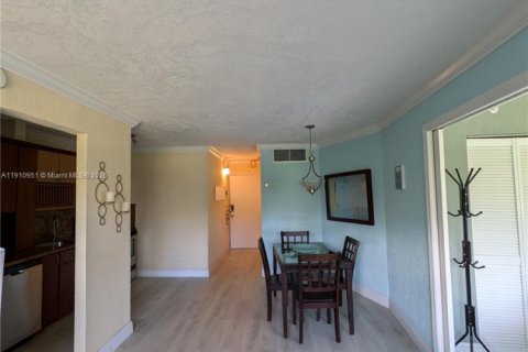 Condo in Miami Beach, Florida, 1 bedroom  № 1966164 - photo 2