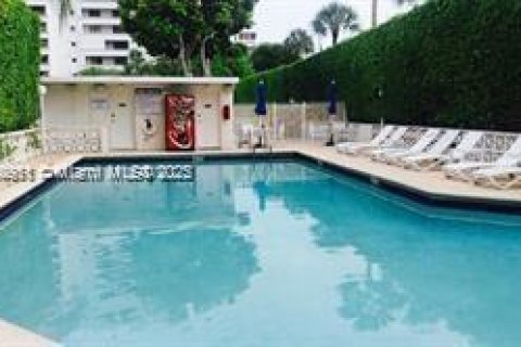 Condo in Miami Beach, Florida, 1 bedroom  № 1966164 - photo 10