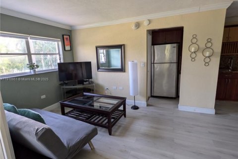Condo in Miami Beach, Florida, 1 bedroom  № 1966164 - photo 3