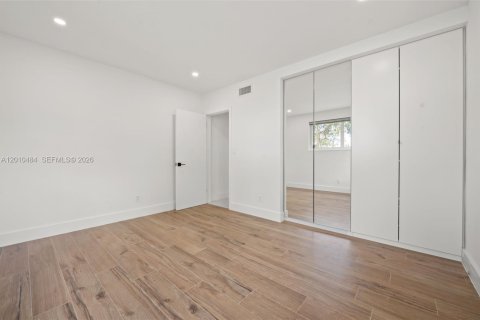 Villa ou maison à louer à Hollywood, Floride: 3 chambres, 187.66 m2 № 2073658 - photo 25
