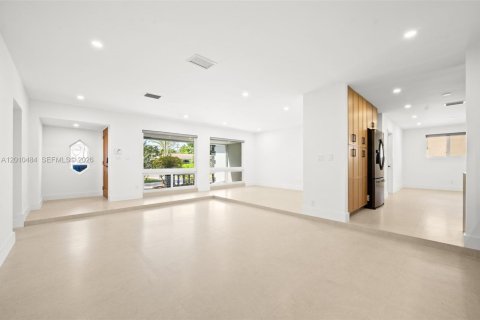 Villa ou maison à louer à Hollywood, Floride: 3 chambres, 187.66 m2 № 2073658 - photo 9
