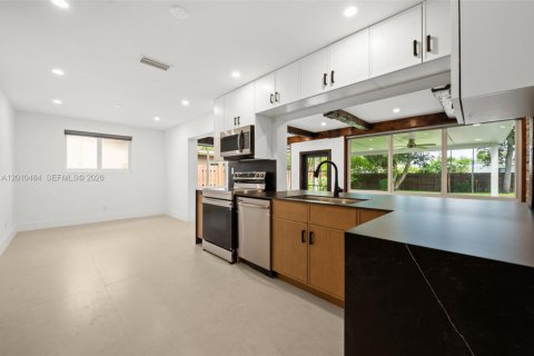 Villa ou maison à louer à Hollywood, Floride: 3 chambres, 187.66 m2 № 2073658 - photo 15
