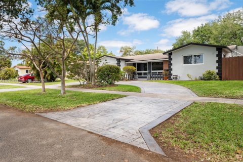 Villa ou maison à louer à Hollywood, Floride: 3 chambres, 187.66 m2 № 2073658 - photo 3