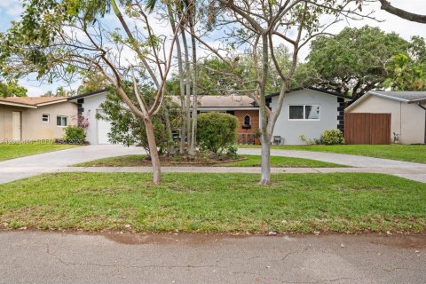 Villa ou maison à louer à Hollywood, Floride: 3 chambres, 187.66 m2 № 2073658 - photo 2