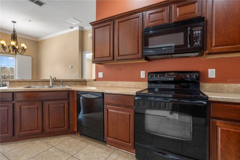 Condo in Sanford, Florida, 2 bedrooms № 2149957 - photo 3