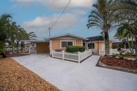 House in Bradenton, Florida 3 bedrooms, 154.31 sq.m. № 2258559 - photo 9
