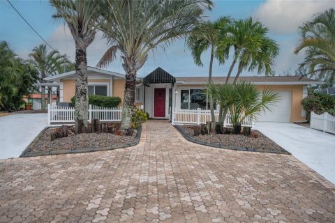 House in Bradenton, Florida 3 bedrooms, 154.31 sq.m. № 2258559 - photo 7