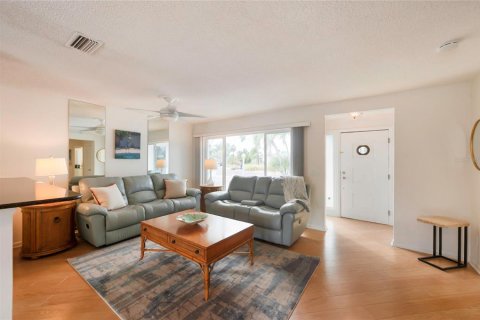 House in Bradenton, Florida 3 bedrooms, 154.31 sq.m. № 2258559 - photo 13