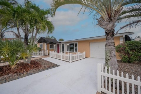 House in Bradenton, Florida 3 bedrooms, 154.31 sq.m. № 2258559 - photo 8