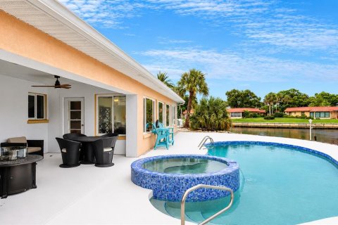 House in Bradenton, Florida 3 bedrooms, 154.31 sq.m. № 2258559 - photo 6