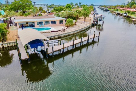 House in Bradenton, Florida 3 bedrooms, 154.31 sq.m. № 2258559 - photo 4