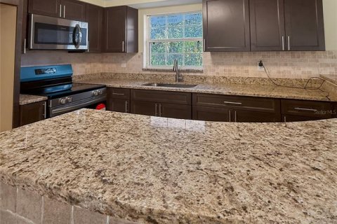 House in Lutz, Florida 6 bedrooms, 353.77 sq.m. № 2098224 - photo 16
