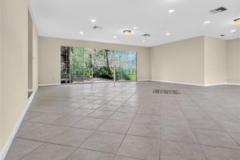 House in Lutz, Florida 6 bedrooms, 353.77 sq.m. № 2098224 - photo 24