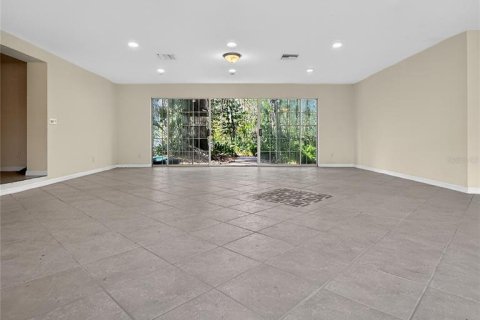 House in Lutz, Florida 6 bedrooms, 353.77 sq.m. № 2098224 - photo 22