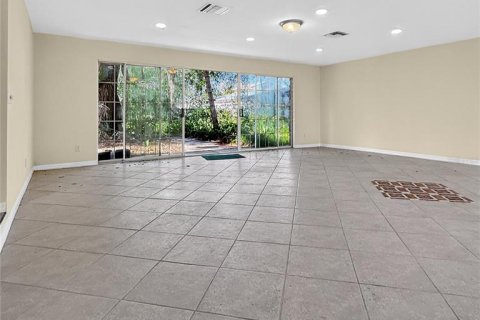 House in Lutz, Florida 6 bedrooms, 353.77 sq.m. № 2098224 - photo 7