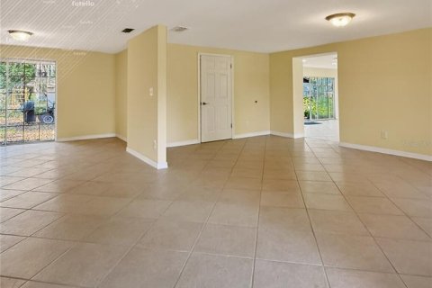 House in Lutz, Florida 6 bedrooms, 353.77 sq.m. № 2098224 - photo 9