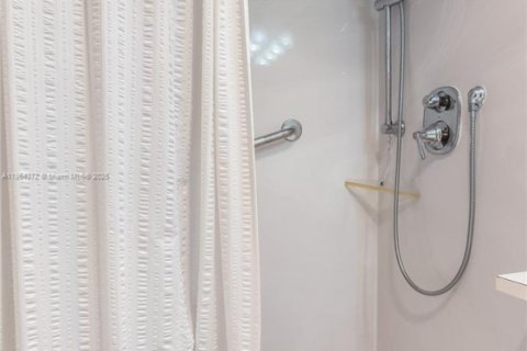 Купить кондоминиум в Дирфилд-Бич, Флорида 2 спальни, 78.13м2, № 1897079 - фото 11
