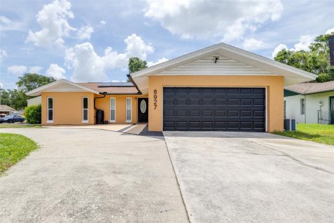 House in Seminole, Florida 3 bedrooms, 128.48 sq.m. № 1803614 - photo 1