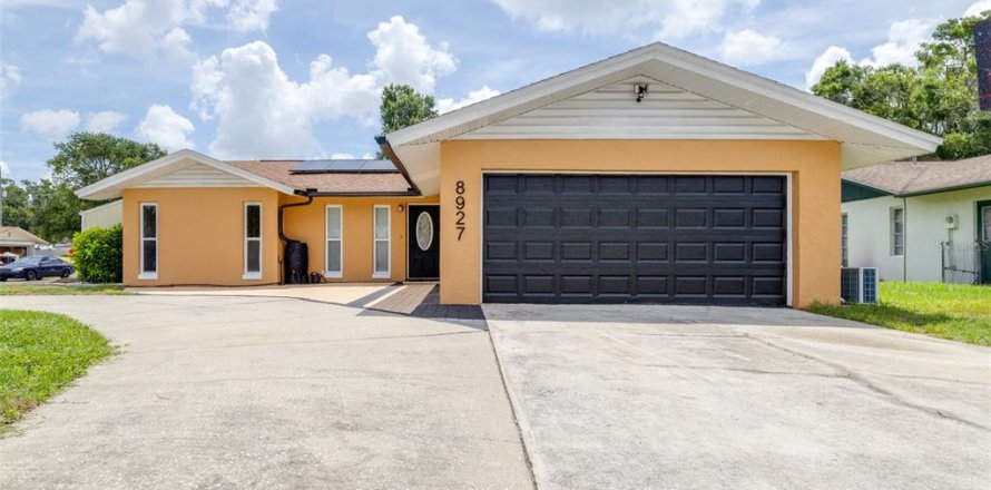 House in Seminole, Florida 3 bedrooms, 128.48 sq.m. № 1803614