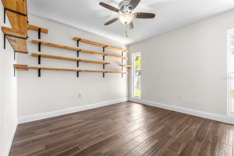 House in Seminole, Florida 3 bedrooms, 128.48 sq.m. № 1803614 - photo 21
