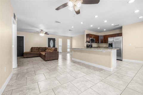 House in Seminole, Florida 3 bedrooms, 128.48 sq.m. № 1803614 - photo 8