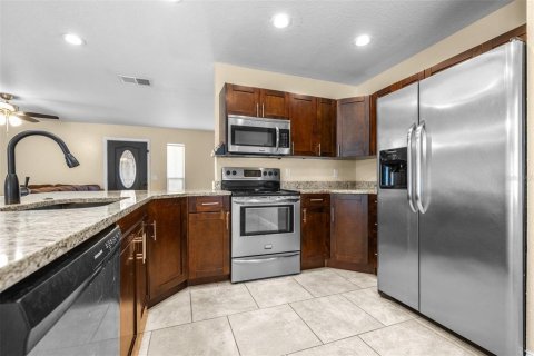 House in Seminole, Florida 3 bedrooms, 128.48 sq.m. № 1803614 - photo 14