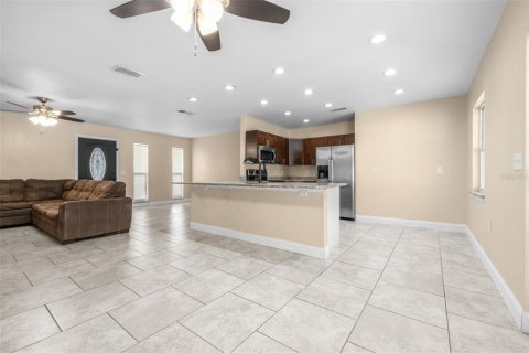House in Seminole, Florida 3 bedrooms, 128.48 sq.m. № 1803614 - photo 9