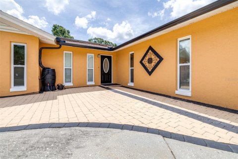 House in Seminole, Florida 3 bedrooms, 128.48 sq.m. № 1803614 - photo 4