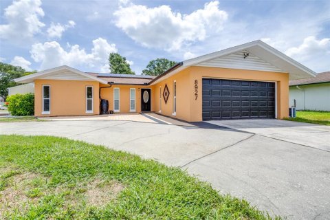 House in Seminole, Florida 3 bedrooms, 128.48 sq.m. № 1803614 - photo 2