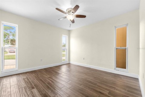 House in Seminole, Florida 3 bedrooms, 128.48 sq.m. № 1803614 - photo 25