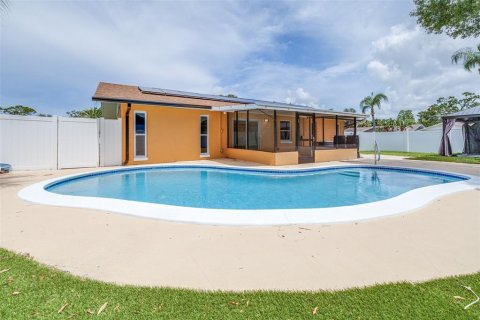House in Seminole, Florida 3 bedrooms, 128.48 sq.m. № 1803614 - photo 30
