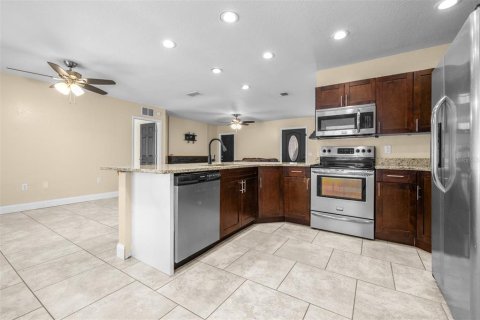 House in Seminole, Florida 3 bedrooms, 128.48 sq.m. № 1803614 - photo 13