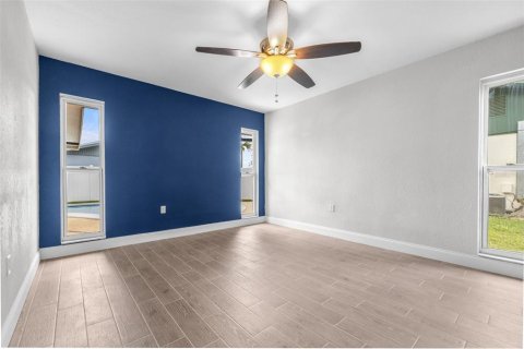House in Seminole, Florida 3 bedrooms, 128.48 sq.m. № 1803614 - photo 15